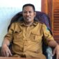 Sekretaris Dinas Koperindag Matim, Vinsen Mahus, saat ditemui di ruang kerjanya, Selasa (8/7/2025). (Foto: Yoris/GBRNews.id)