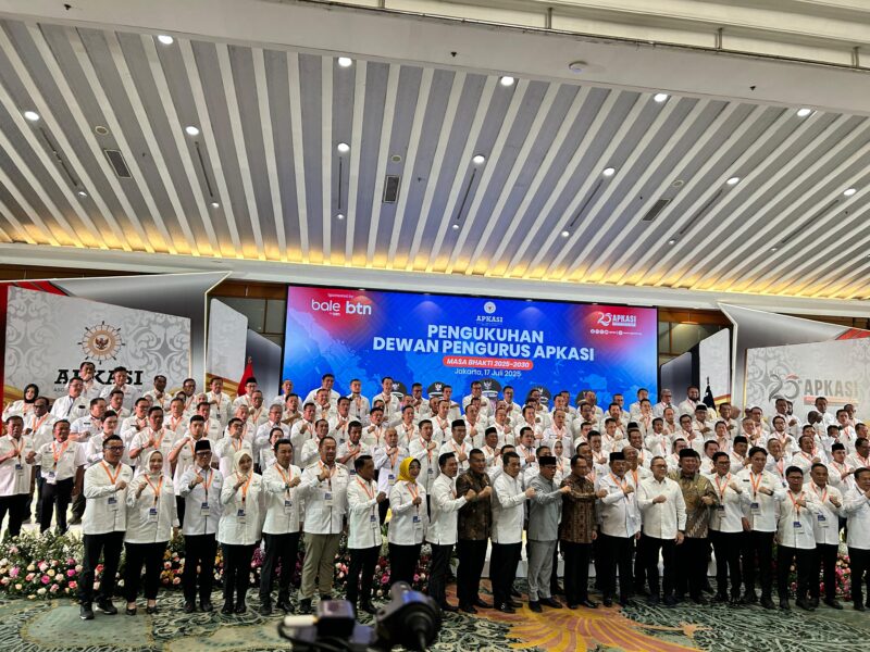 Pengurus Asosiasi Pemerintah Kabupaten Seluruh Indonesia (APKASI) periode 2025-2030, Saat pose bersama di Hotel Grand Sahid Jaya Jakarta. (Foto: Humas/ GBRNews.id)