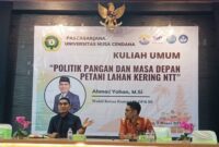 Wakil Ketua Komisi IV DPR RI Ahmad Yohan (kiri) ketika menyampaikan materi pada kuliah umum di Pascasarjana Undana. Kamis, 5 Maret 2026 dipandu Direktur Pascasarjana Undana Dr. Hamzah Wulakada (kanan).

