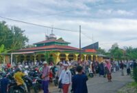 Usai pelaksanaan salat, suasana haru dan kebahagiaan tampak menyelimuti para jemaah, Jumat (20/3) pagi. (Foto Sarifudin/GBRNews.id)