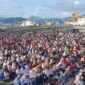 Suasana Salat Idul Fitri 1447 H/2026 M di kawasan Pelabuhan Marina Waterfront City Labuan Bajo, Manggarai Barat, NTT, Sabtu (21/3) pagi. (Foto Sarifudin/GBRNews.id)