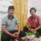 Tokoh masyarakat Desa Macang Tanggar, Rudi Hartono (kiri) bersama generasi muda Dusun Nanga Nae, Irfan (kanan), Sabtu (28/3/2026) malam. Foto Rino/GBRNews.id