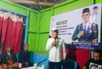 Anggota DPRD Manggarai Barat dari Fraksi NasDem, Martinus Mitar, saat Reses di Kampung Mejer, Desa Golo Damu, Kecamatan Mbeliling, Selasa (31/3/2026) malam. Foto Rino/GBRNews.id