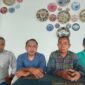 Kuasa hukum, Rydo Manafe, SH., M.H (kiri), Hari Pandie, SH., M.H (tengah), Halim (tengah) dan Abdul Manang (kana), warga Kampung Tao, Desa Golo Mori, Sabtu (4/4/2026) sore. Foto Rino/GBRNews.id