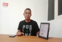 Kuasa hukum Suhardi, Yance Thobias Mesah, saat menunjukkan dokumen pencabutan surat keberatan, Kamis (23/4/2026) siang. Foto Rino/GBRNews.id
