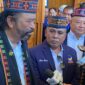 Ketua Umum Partai NasDem, Surya Paloh (kiri) disamping langsung Ketua DPW NasDem NTT, Edistasius Endi (kanan) pada Rapat Kerja Wilayah (Rakerwil) Partai NasDem Nusa Tenggara Timur (NTT) yang berlangsung di Golo Mori, Labuan Bajo, Kamis (8/5/2025).
