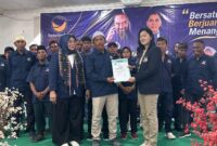 Ketua DPD Partai NasDem Manggarai Barat, Yopi Widyanti, memimpin langsung prosesi pelantikan didampingi Sekretaris DPD, Andy Rizky Nur Cahya.