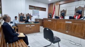 Suasana persidangan di Pengadilan Negeri Labuan Bajo dengan perkara perdata nomor 32/Pdt.G/2025/PN Lbj dan 33/Pdt.G/2025/PN Lbj pada Rabu (20/5/2026). 