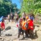 Tim gabungan berhasil evakuasi kedua korban. Dok. Humas Polres Mabar