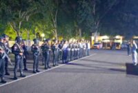 Personel Polres Manggarai Barat bersama Batalyon B Pelopor Satuan Brimob Polda NTT menggelar patroli gabungan skala besar dengan menurunkan armada taktis dan pasukan bersenjata lengkap di sejumlah titik rawan Kota Labuan Bajo, Minggu (24/5/2026) malam. Dok. Humas Polres Mabar