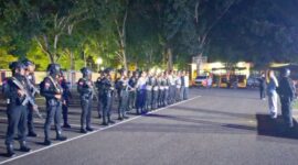 Personel Polres Manggarai Barat bersama Batalyon B Pelopor Satuan Brimob Polda NTT menggelar patroli gabungan skala besar dengan menurunkan armada taktis dan pasukan bersenjata lengkap di sejumlah titik rawan Kota Labuan Bajo, Minggu (24/5/2026) malam. Dok. Humas Polres Mabar
