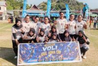 Skuad Teratai DeRie (belakang) dan Putri Kerora (depan) 