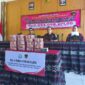 Kejaksaan Negeri Manggarai Barat menunjukkan uang hasil pemulihan kerugian negara sebesar Rp2,09 miliar dalam konferensi pers penanganan perkara tindak pidana korupsi, Rabu (3/6/2026) pagi. (Foto Rino/GBRNews.id) 