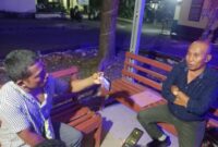 Kuasa hukum IB, Aldri Dalton Ndolu (kanan), memberikan keterangan kepada awak media usai mendampingi kliennya menjalani pemeriksaan klarifikasi di Unit Tindak Pidana Umum (Tipidum) Satreskrim Polres Manggarai Barat, Kamis (11/6/2026) malam. (Foto: Rino/GBRNews.id)