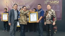 Kepala Desa Batu Cermin, Kecamatan Komodo, Kabupaten Manggarai Barat, Marianus Yono Jehanu, meraih penghargaan Tokoh Inspiratif Indonesia 2026 pada ajang Anugerah SMSI Award 2026 yang digelar oleh Serikat Media Siber Indonesia di Hall Dewan Pers, Jakarta, Kamis (18/6/2026).