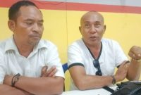 Kuasa hukum Ivon Burhan, Aldri Dalton Ndolu (kanan) didampingi oleh tim hukumnya Sirilus Ladur (kiri), saat memberikan keterangan pers, Jumat (19/6/2026) malam. (Foto Rino/GBRNews.id) 