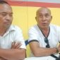 Kuasa hukum Ivon Burhan, Aldri Dalton Ndolu (kanan) didampingi oleh tim hukumnya Sirilus Ladur (kiri), saat memberikan keterangan pers, Jumat (19/6/2026) malam. (Foto Rino/GBRNews.id) 