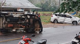Kondisi mobil Mitsubishi Xpander berwarna putih bernomor polisi EB 1126 GB dan mobil pick up putih beratap bernomor polisi F 8213 BA usai lakalantas, 26/7/2026) sekitar pukul 16.10 Wita. Foto Rino/GBRNews.id