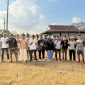 Panitia bersama perwakilan PSTI Manggarai Barat, Pemdes Golo Mori, pihak Puskesmas Golo Mori, mahasiswa KKN UGM, peserta saat membuka Turnamen Sepak Takraw Antar-RT Desa Golo Mori, Sabtu (18/7/2026). Turnamen diikuti 14 tim dan menjadi ajang pembinaan bibit atlet sepak takraw.
