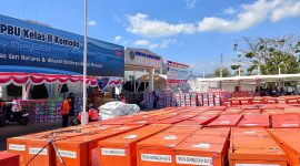 Logistik untuk penanganan darurat gempa bumi di Flores, Nusa Tenggara Timur (NTT), menumpuk di halaman Kantor UPBU Komodo, Labuan Bajo, Jumat (21/8/2026) pagi. Foto: Sarifudin/GBRNews.id