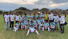 Skuad Komodo United pada laga perdana Grup H Open Turnamen PSSI Cup II Manggarai Barat, Minggu (9/8/2026) sore. Foto Rino/GBRNews.id