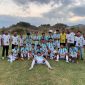 Skuad Komodo United pada laga perdana Grup H Open Turnamen PSSI Cup II Manggarai Barat, Minggu (9/8/2026) sore. Foto Rino/GBRNews.id 
