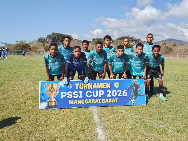 Skuad SMANDU FC pada laga perdana Grup D Open Turnamen PSSI Cup II Manggarai Barat, Senin (10/8/2026) sore. Foto Rino/GBRNews.id