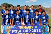 Skuad Wae Sambi FC pada laga perdana Grup E Open Turnamen PSSI Cup II Manggarai Barat, Senin (10/8/2026) sore. Foto Rino/GBRNews.id