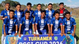 Skuad Wae Sambi FC pada laga perdana Grup E Open Turnamen PSSI Cup II Manggarai Barat, Senin (10/8/2026) sore. Foto Rino/GBRNews.id