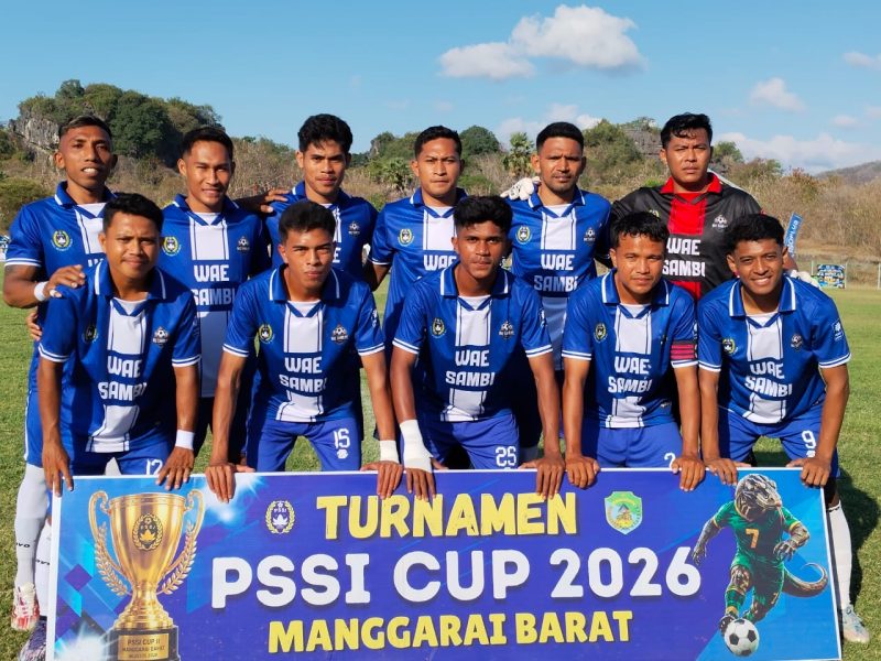 Skuad Wae Sambi FC pada laga perdana Grup E Open Turnamen PSSI Cup II Manggarai Barat, Senin (10/8/2026) sore. Foto Rino/GBRNews.id