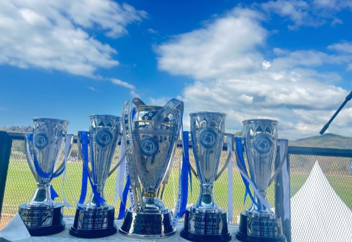 Trofi kejuaraan PSSI Cup II Manggarai Barat 2026. Foto Rino/GBRNews.id