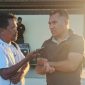 Coach Kletus Gabhe saat menyaksikan langsung Open Turnamen PSSI Cup II Manggarai Barat 2026 di Stadion Komodo, Labuan Bajo, Senin (10/8) sore. Foto Rino/GBRNews.id