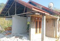 Kondisi rumah milik Fransiskus Maji di Kampung Watu Mundung, Desa Golo Meni pasca dilanda gempa M 7,7, Sabtu (15/8/2026) pagi. Foto Rino/GBRNews.id