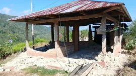 Kondisi rumah milik Oma Ija di Kampung Rewas, Desa Lumut, Kecamatan Ndoso, Kab. Manggarai Barat. Foto: FB Imelda Ilyanti. 
