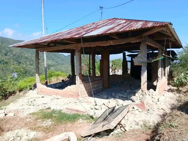 Kondisi rumah milik Oma Ija di Kampung Rewas, Desa Lumut, Kecamatan Ndoso, Kab. Manggarai Barat. Foto: FB Imelda Ilyanti. 
