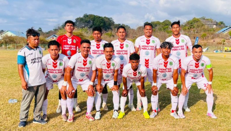 Skuad Monster Mbeliling:  Kapten Umar Noa (22), Penjaga Gawang Leonardus Ergi (01), Fikram (31), Muhali (15), Indra Nur (8), Taufik (6), Yordanius Solen (5), Halilul Rahman (18), M Ardimas (10), Apolinaris Ardianto (19) dan Arfando (9). Foto: Rino/GBRNews.id
