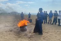 Satpol PP dan Unit Damkar Manggarai Barat menggelar simulasi penanggulangan kebakaran di Sudamala Resort Labuan Bajo, Jumat (18/9/2026).