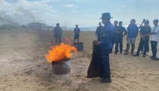 Satpol PP dan Unit Damkar Manggarai Barat menggelar simulasi penanggulangan kebakaran di Sudamala Resort Labuan Bajo, Jumat (18/9/2026).