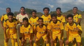 Skuad Kaper FC tampil penuh percaya diri pada babak 16 besar Open Turnamen PSSI Cup II Manggarai Barat 2026 di Stadion Komodo, Labuan Bajo, Senin (31/8) sore. Foto: Rino/GBRNews.id
