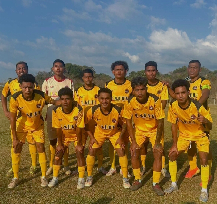 Skuad Kaper FC tampil penuh percaya diri pada babak 16 besar Open Turnamen PSSI Cup II Manggarai Barat 2026 di Stadion Komodo, Labuan Bajo, Senin (31/8) sore. Foto: Rino/GBRNews.id