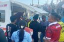 Saat Wasit Fredi dilarikan ke Rumah Siloam Labuan Bajo, Jumat (4/9) sore. Foto: Rino/GBRNews.id