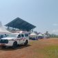 Tim medis Puskesmas Batu Cermin bersama mobil ambulans disiagakan di sisi lapangan Stadion Komodo saat laga semifinal Vamos Bajo FC kontra Terang FC, Senin (7/9/2026) sore. Foto: Rino/GBRNews.id