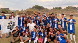Skuad dan manajemen Wae Sambi FC berpose bersama usai memastikan tiket ke final setelah menaklukkan Black Crown melalui drama adu penalti pada laga semifinal Open Turnamen PSSI Cup II Manggarai Barat 2026 di Stadion Komodo, Labuan Bajo, Senin (7/9/2026).
