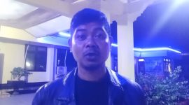 Kuasa hukum korban, Muhamad Tony memberikan keterangan pers usai mendampingi korban di Mapolres Manggarai Barat, Minggu (6/9) malam. Foto: Rino/GBRNews.id