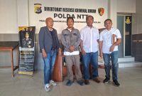 Kuasa hukum korban, Aldri Dalton Ndolu, saat mendampingi korban dan keluarga di Polda NTT, Senin (28/9/2026). Foto: ADN.