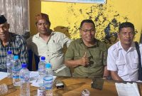 Empat Cakades Macang Tanggar saat penghitungan suara, yakni calon nomor urut 2 Jamaludin (kiri), calon nomor urut 5 Nanang Kasim (tengah), calon nomor urut 1 Jurae (tengah), dan calon nomor urut 4 Rudi Hartono (kanan), Selasa (29/9/2026). Foto ist.