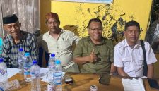 Empat Cakades Macang Tanggar saat penghitungan suara, yakni calon nomor urut 2 Jamaludin (kiri), calon nomor urut 5 Nanang Kasim (tengah), calon nomor urut 1 Jurae (tengah), dan calon nomor urut 4 Rudi Hartono (kanan), Selasa (29/9/2026). Foto ist.