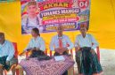 Calon Kepala Desa Golo Nobo nomor urut 4, Yohanes Manggi (tengah), didampingi keluarga saat mengikuti kampanye akbar. Foto ist. 