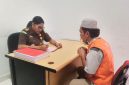 Proses pelimpahan tersangka INS beserta barang bukti kepada Kejaksaan Negeri Manggarai Barat dalam kasus dugaan perburuan rusa di Taman Nasional Komodo. (Foto Ist) 